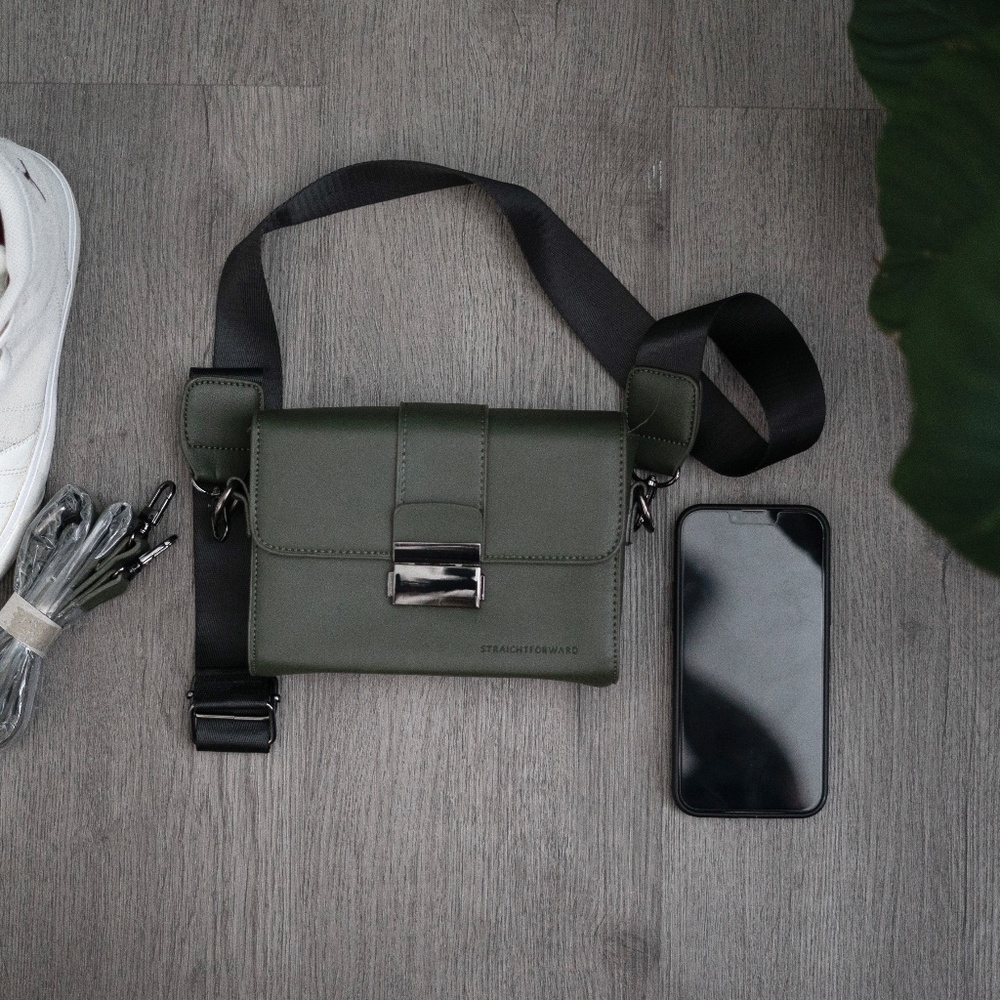 Korean/Japanese Style - Green "Straightforward" Vegan Leather Messenger Bag